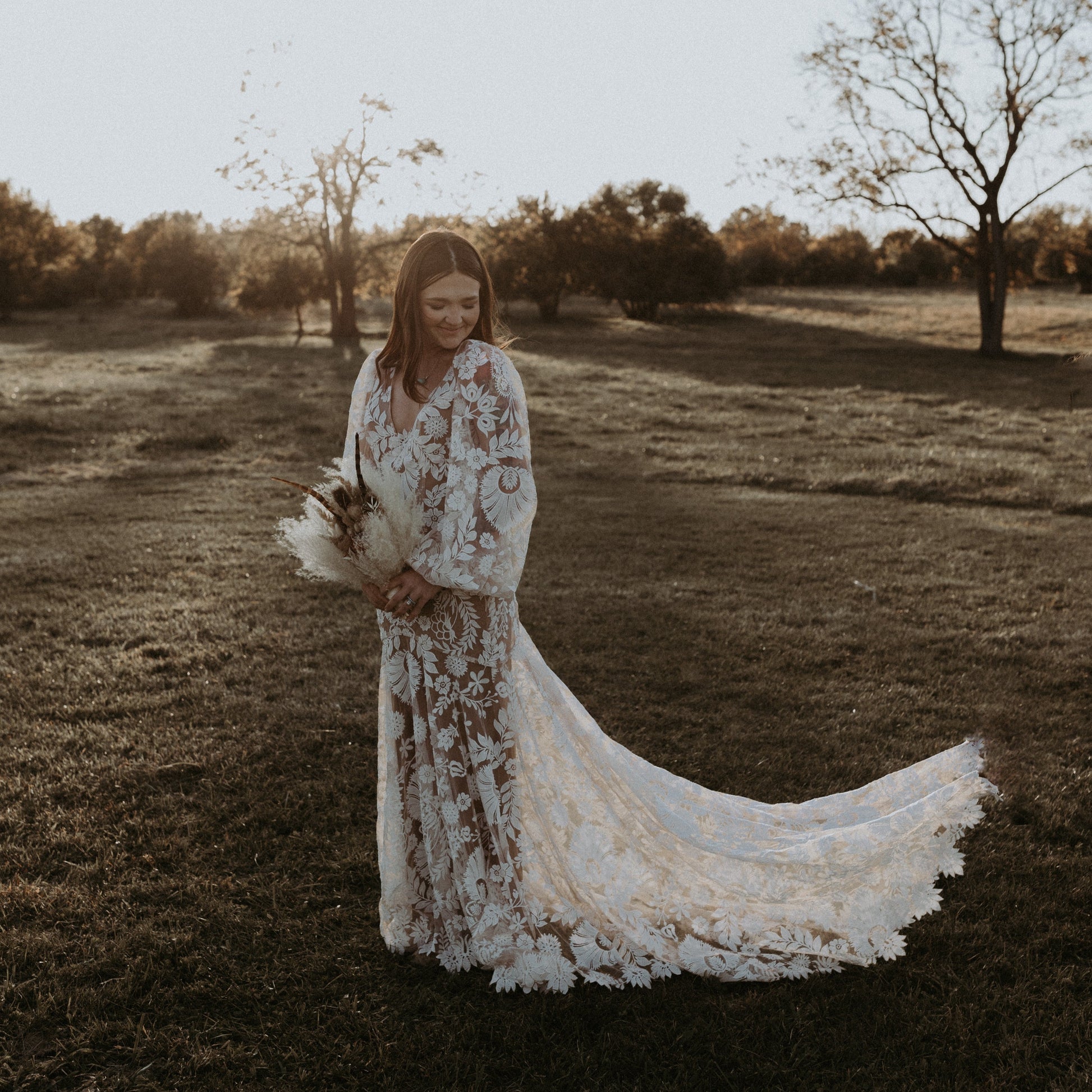 Queen Keely | Queen Bridal | Boho Wedding Dress QUEEN BRIDAL Queen Keely | Queen Bridal | Boho Wedding Dress QUEEN BRIDAL